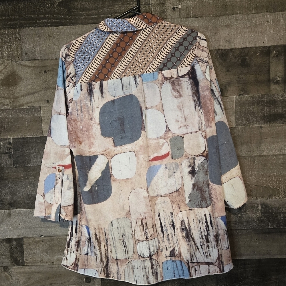 Abstract Patterned Button-Up Shirt - Picture 6 of 7